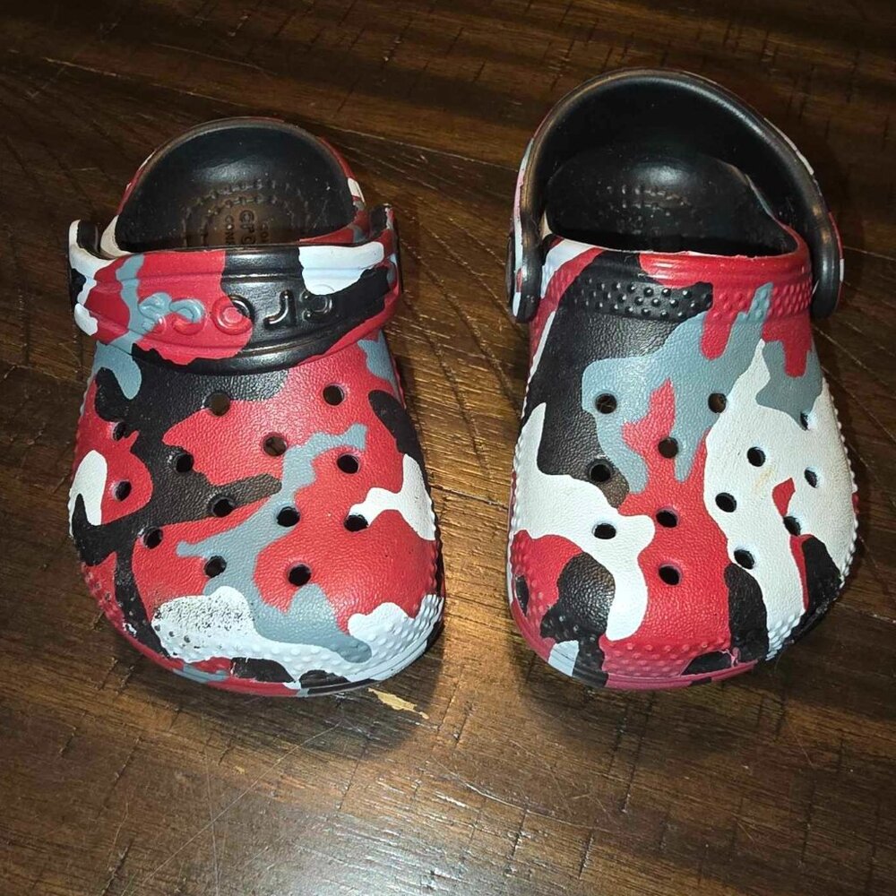 Toddler Crocs Size 4C Red Camo